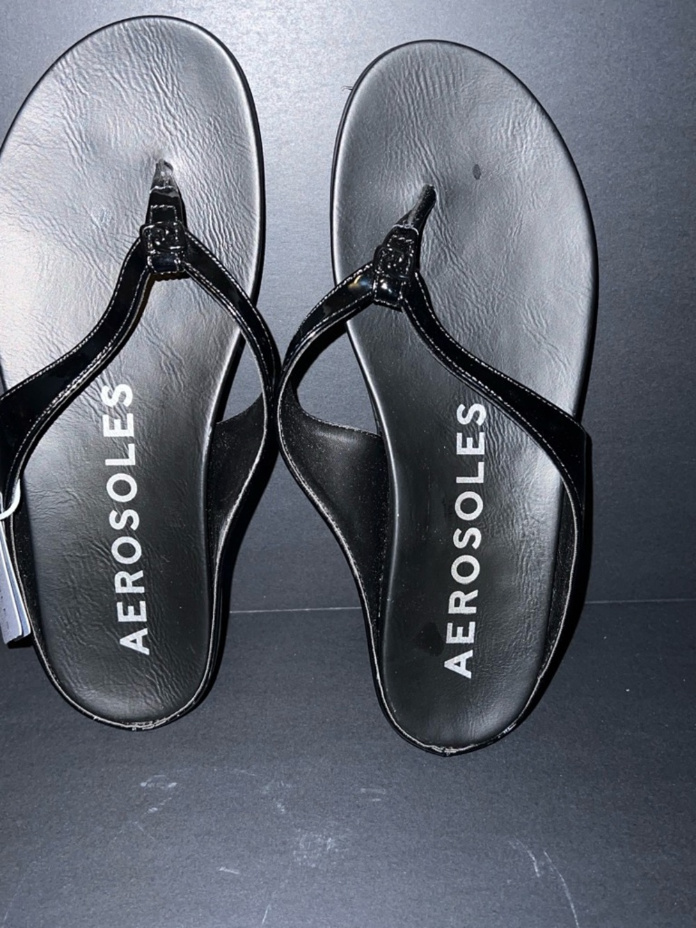 AEROSOLES Black Patent Thong Sandals
